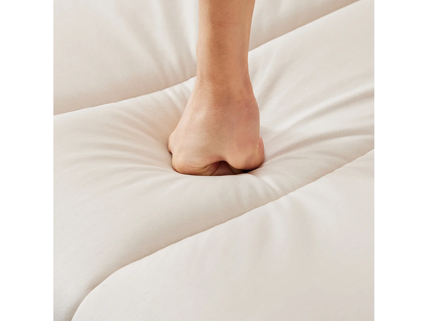 3-sitziges Schlafsofa aus Samtstoff – Beige