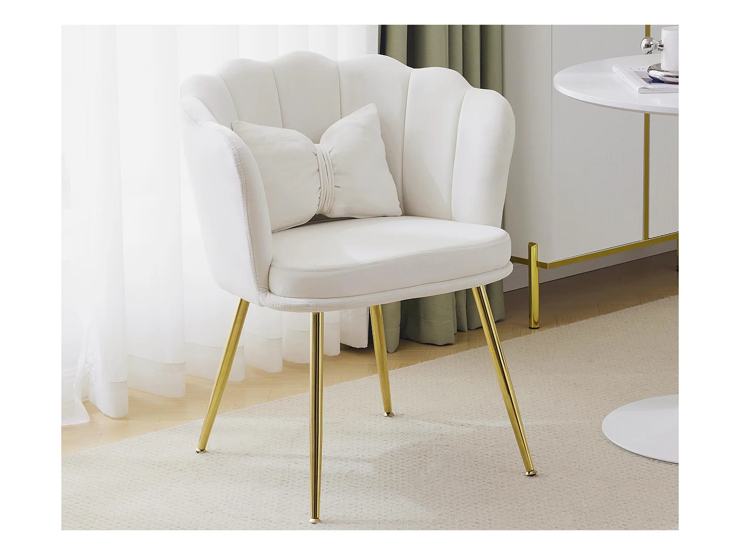 1 Chaise en velours - avec dossier en forme de pétale - pieds en métal doré - Beige