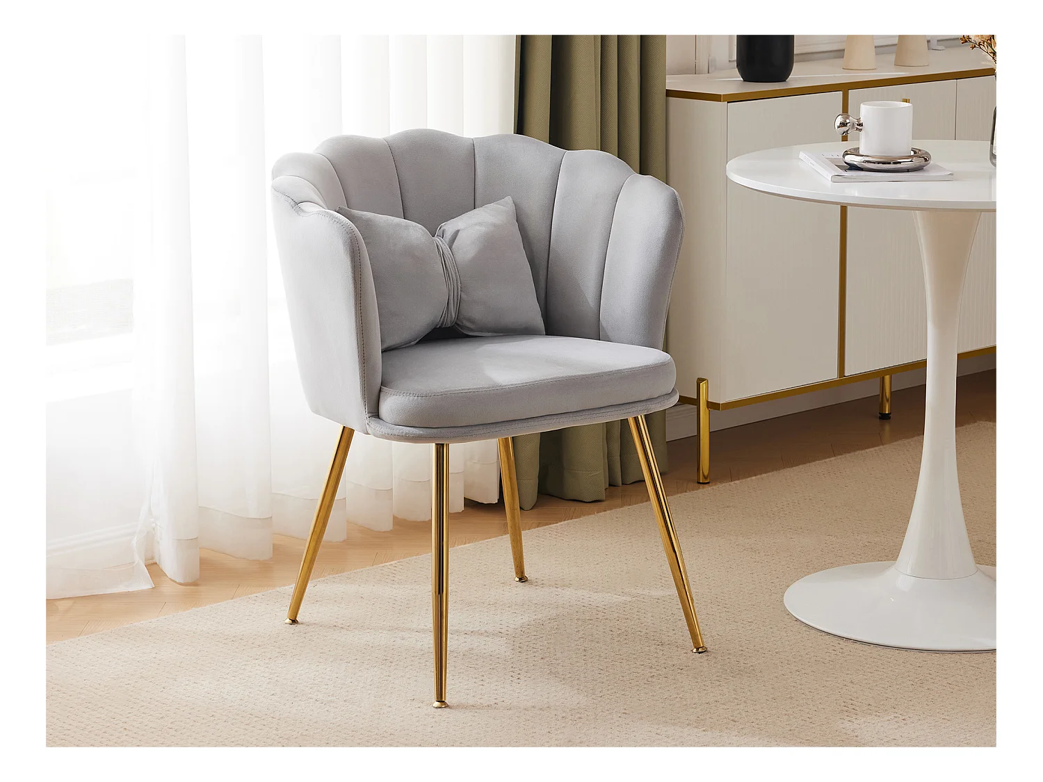 1 Chaise en velours - avec dossier en forme de pétale - pieds en métal doré - Gris