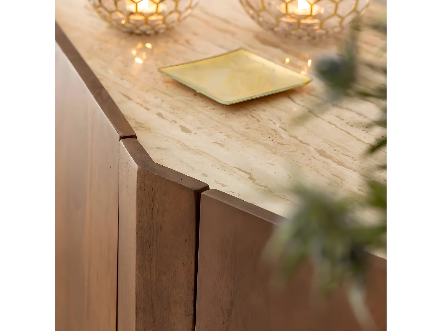 Buffet de madera de mango y travertino Azure, elegante diseño escandinavo