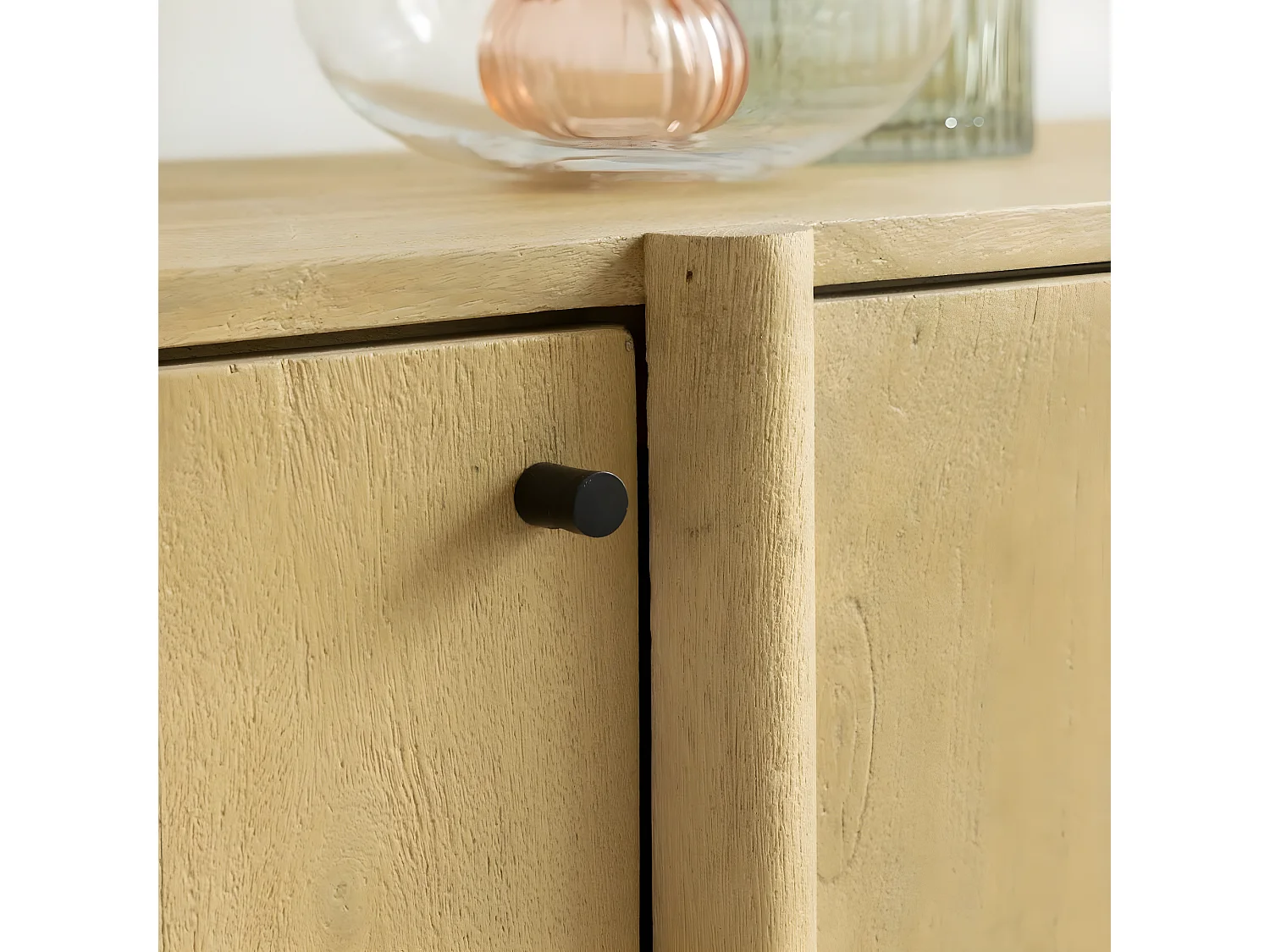 Buffet de madera de mango de 4 puertas Amara - Diseño elegante y práctico