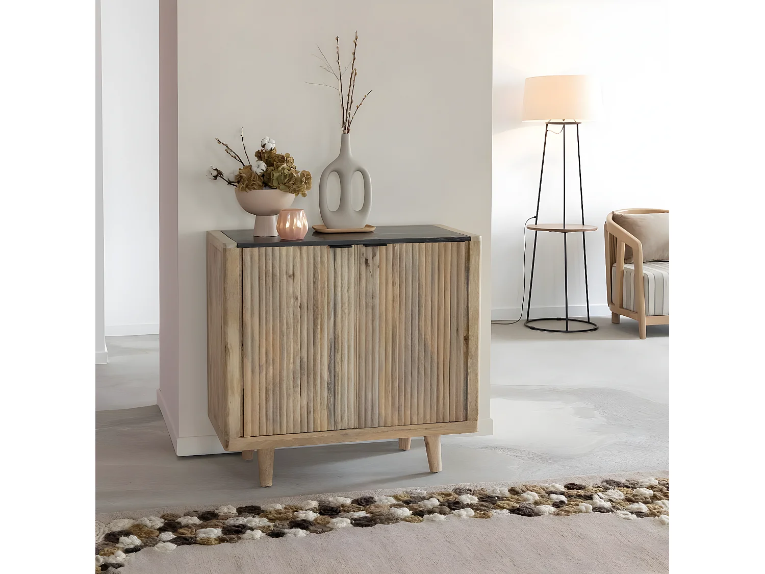 Buffet de madera de mango y mármol negro Riley - Estilo escandinavo y elegancia contemporánea