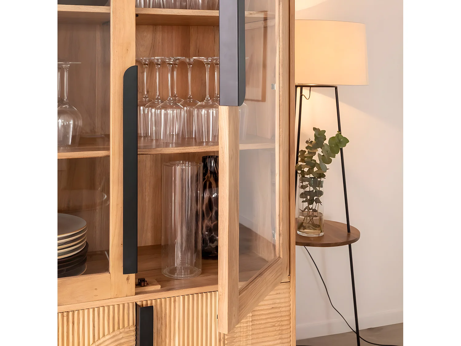 Vitrine en bois d'acacia et métal Mano