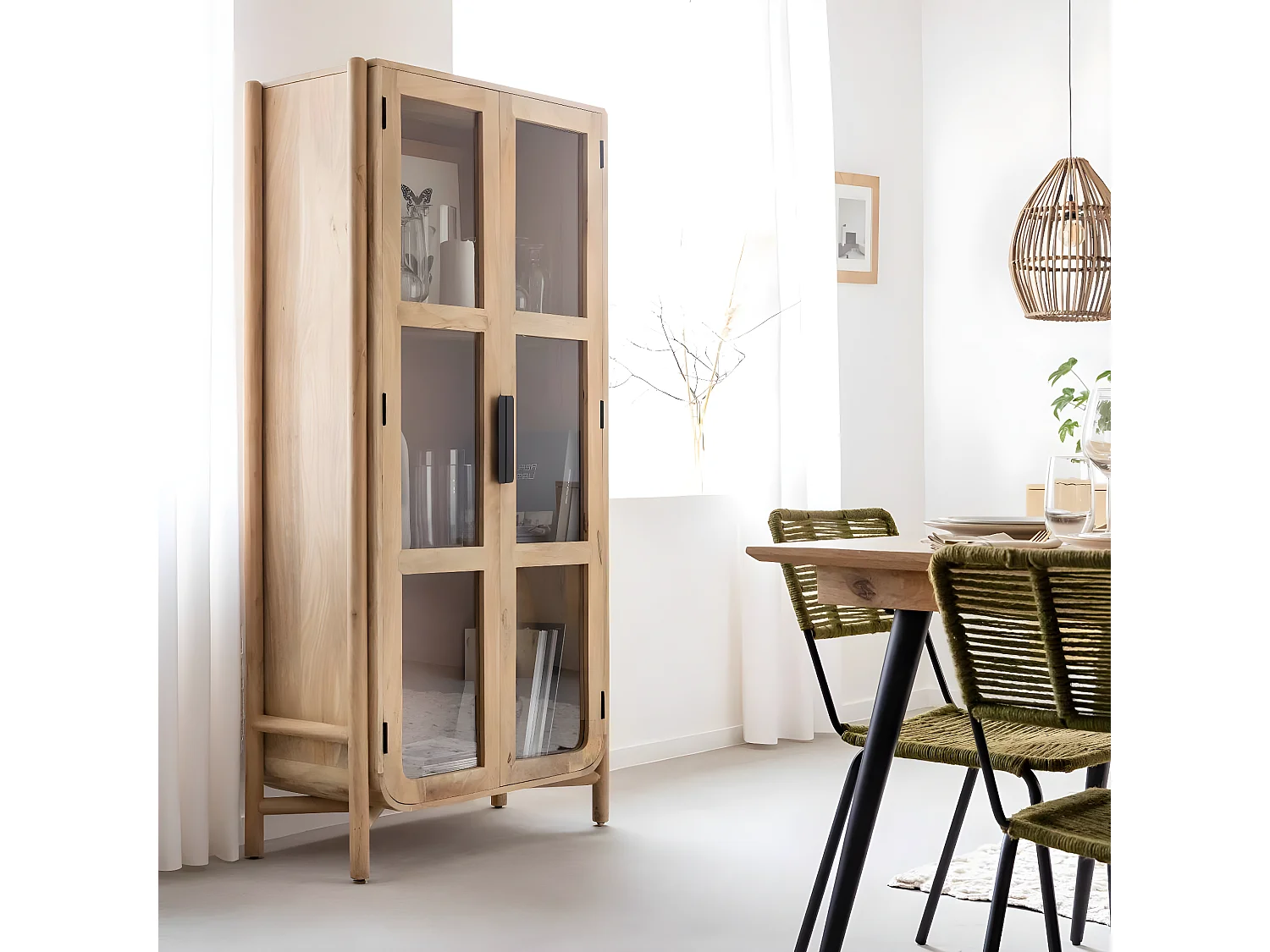 Vitrine haute en bois de manguier Nova