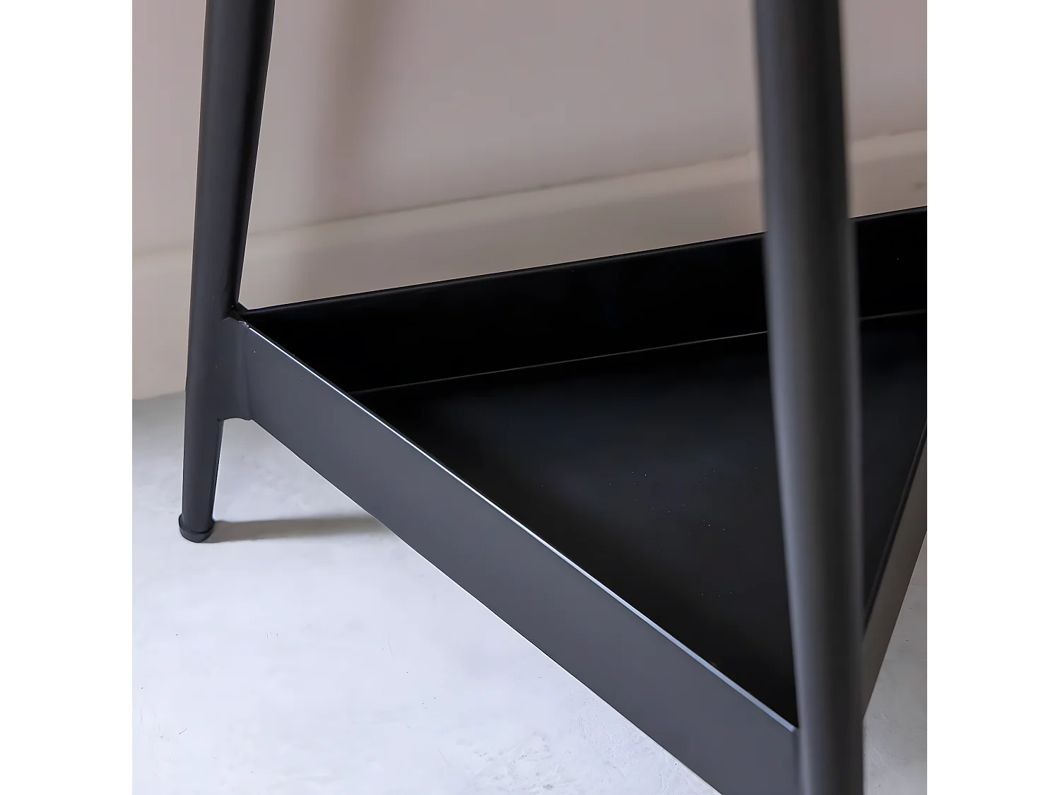 Bout de canapé en bois de manguier et métal noir Tilian