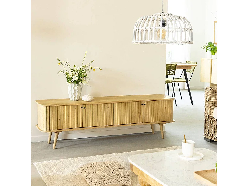 Mueble de TV de madera de mango Amara con almacenamiento y diseño escandinavo