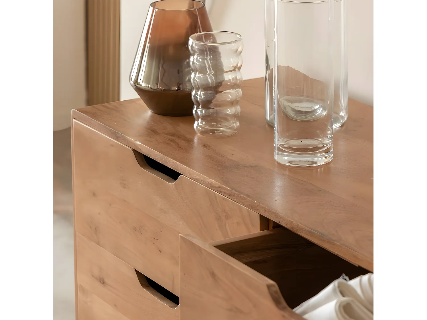 Commode en bois d'acacia massif Iwa
