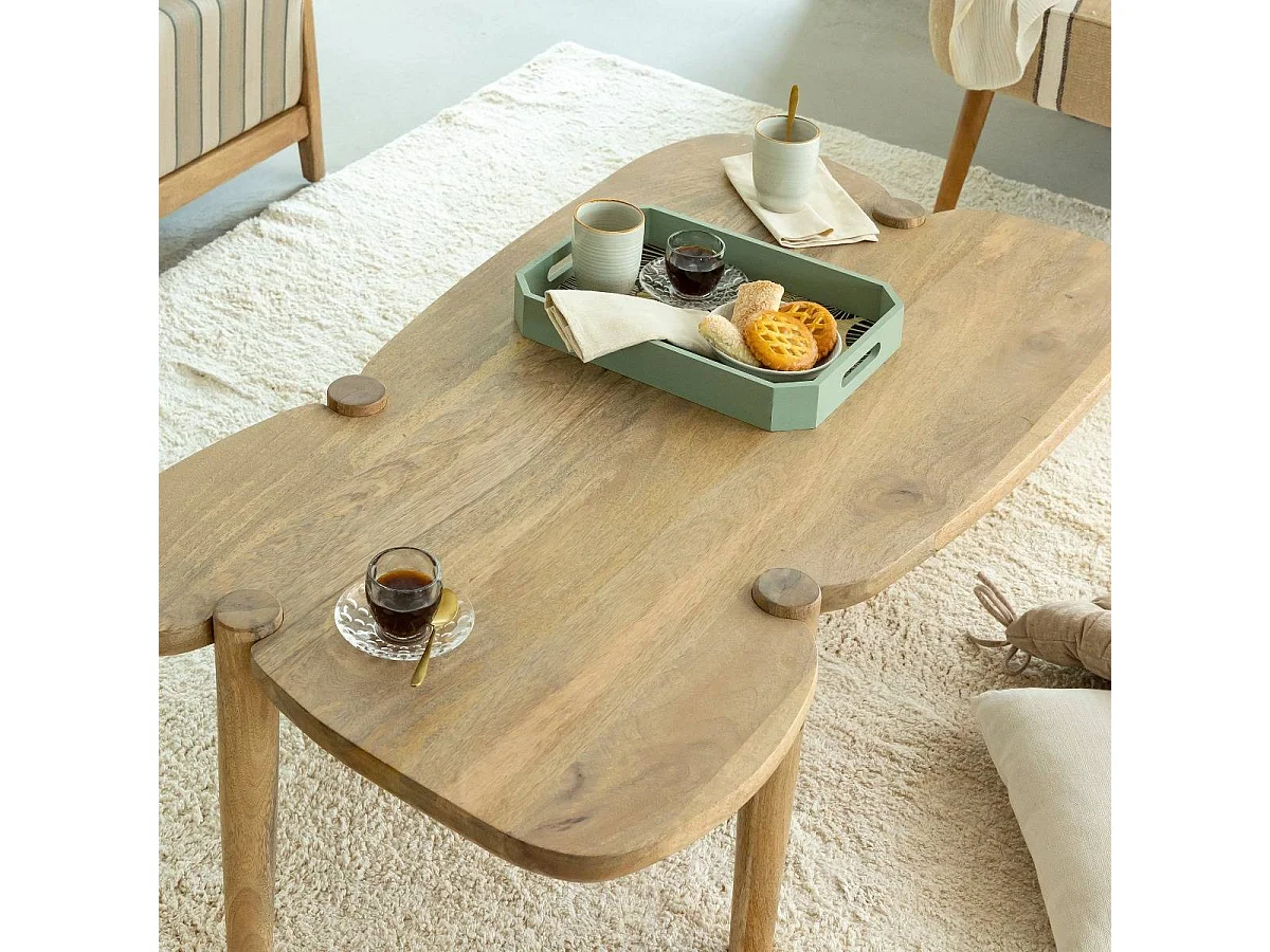 Mesa de centro ondulada de madera de mango Zola con espacio de almacenamiento