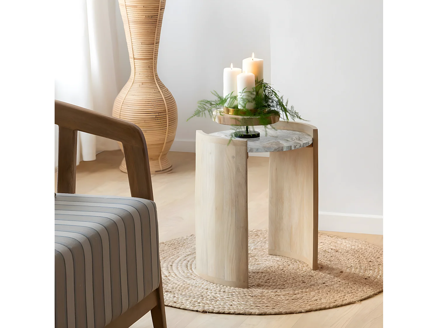 Bout de canapé en bois de manguier et marbre Isabella