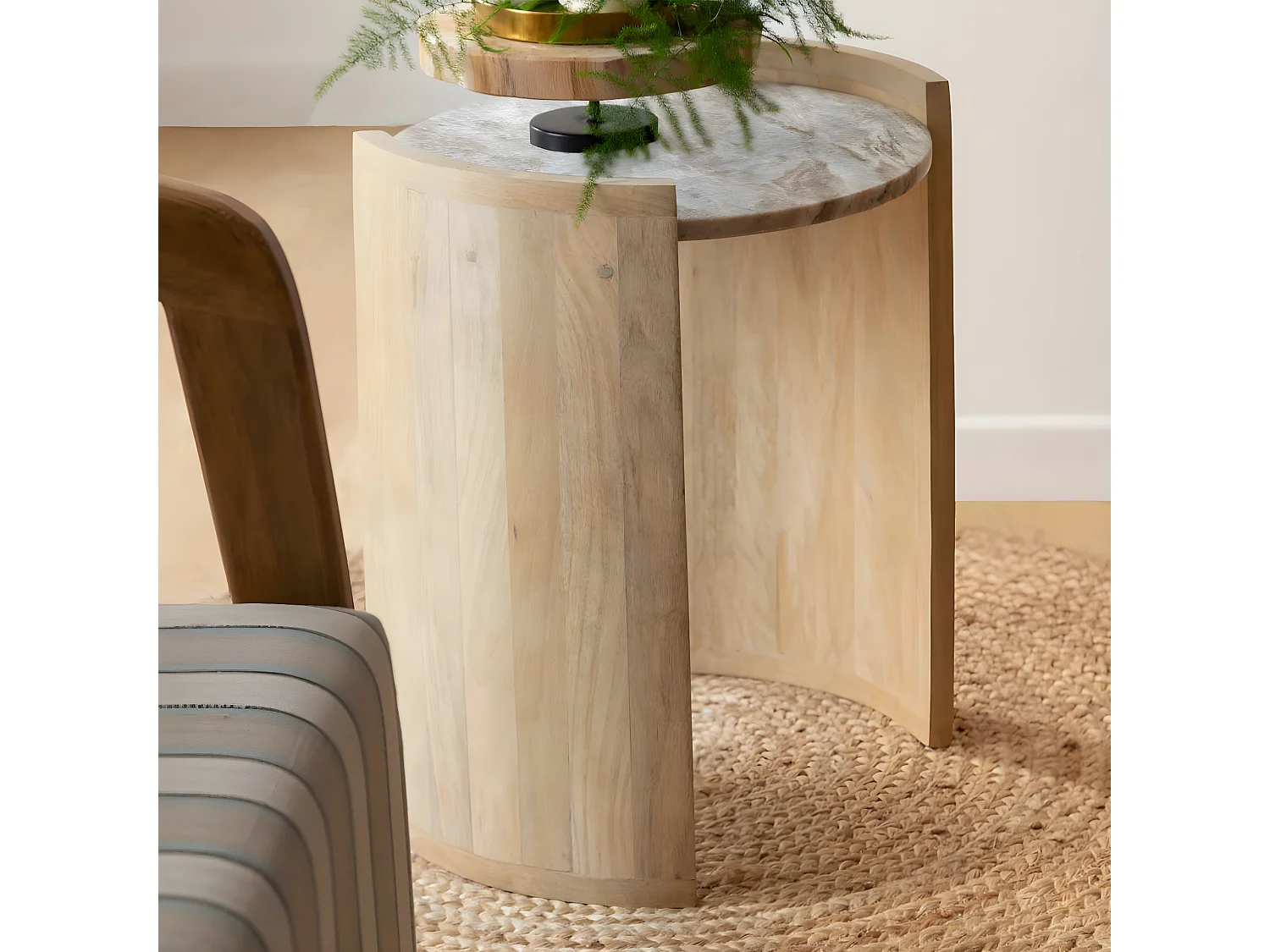 Mesa auxiliaren madera de mango y mármol Isabella