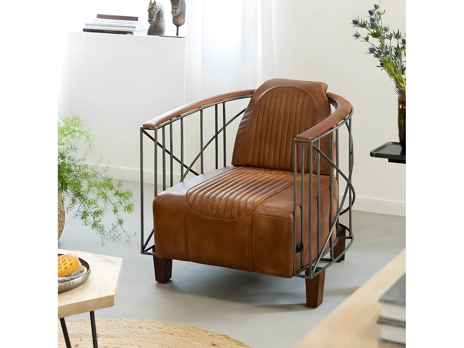 Fauteuil style aviateur en cuir marron et métal Zora