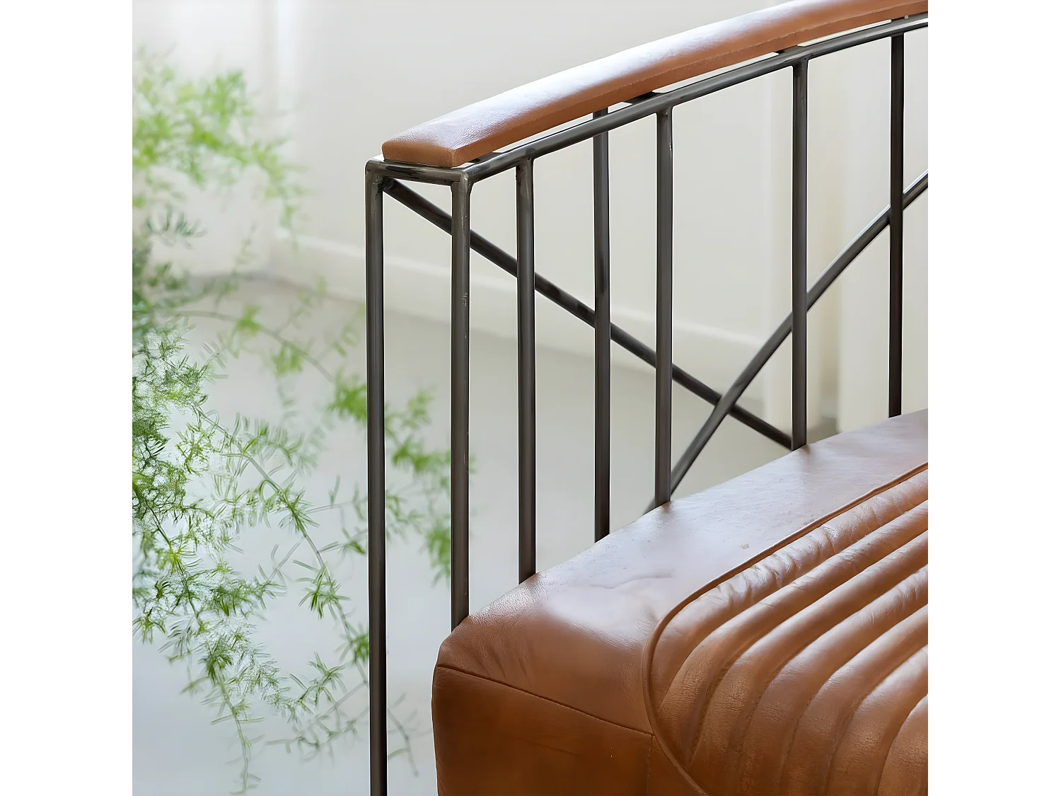 Fauteuil style aviateur en cuir marron et métal Zora