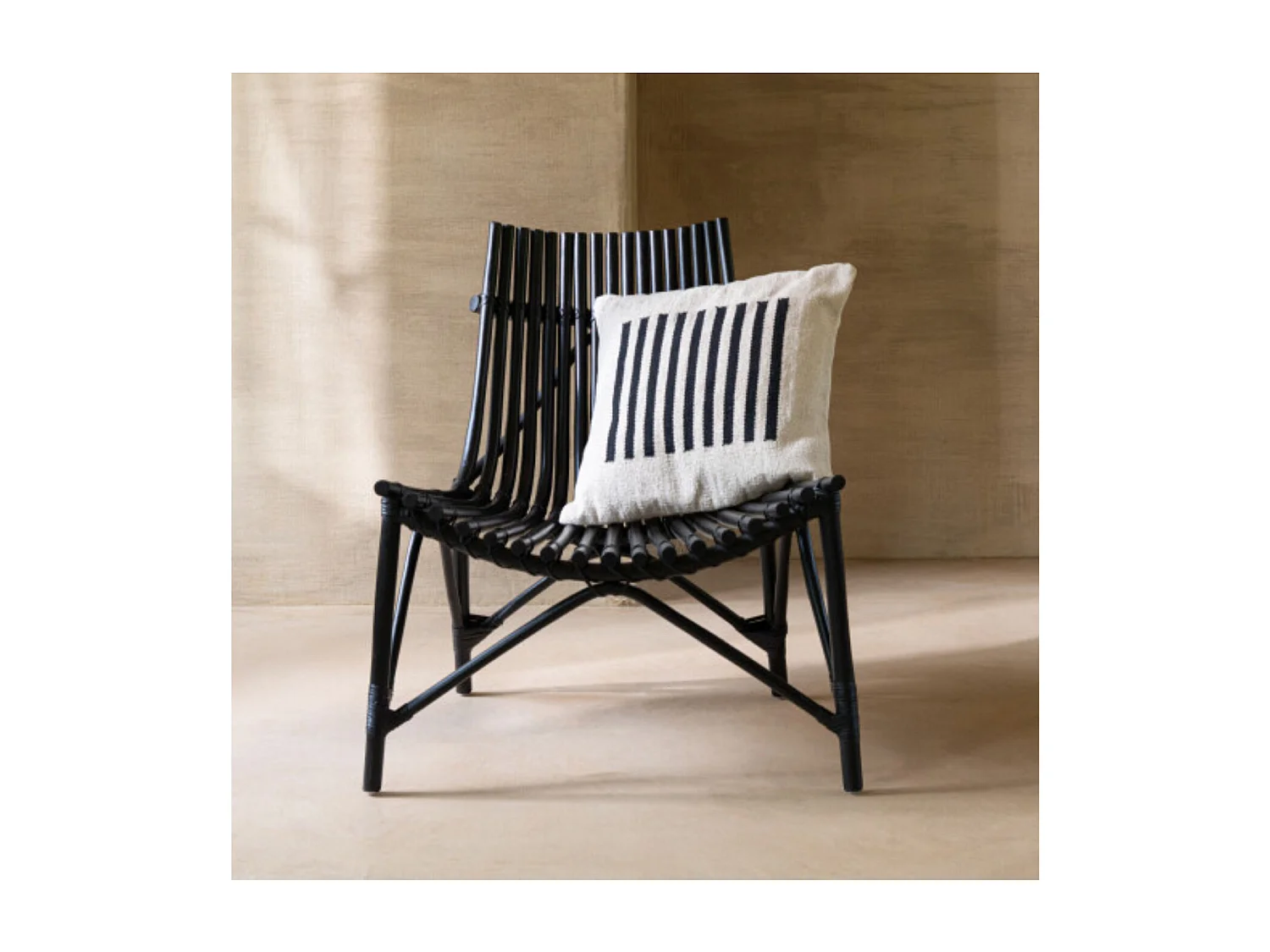 Fauteuil Design en Rotin "Margery" 84cm Noir