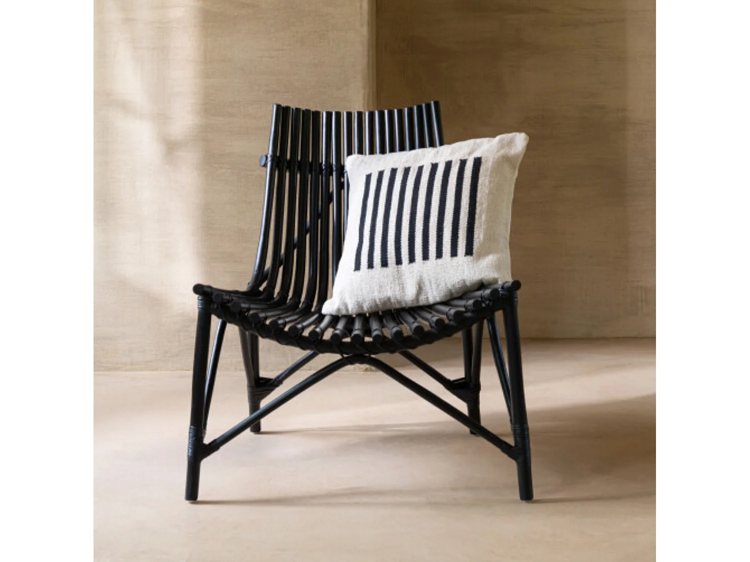 Fauteuil Design en Rotin "Margery" 84cm Noir