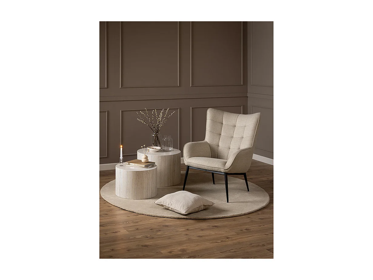 Fauteuil en tissu beige capitonné piétement oblique en métal noir - OTIS