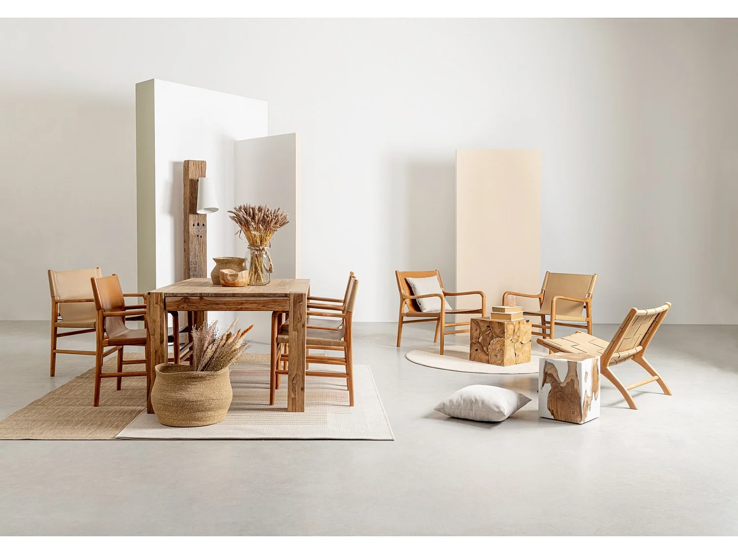 Fauteuil lounge en bois de Teck et cuir Karole – Modernité et durabilité-Marron clair