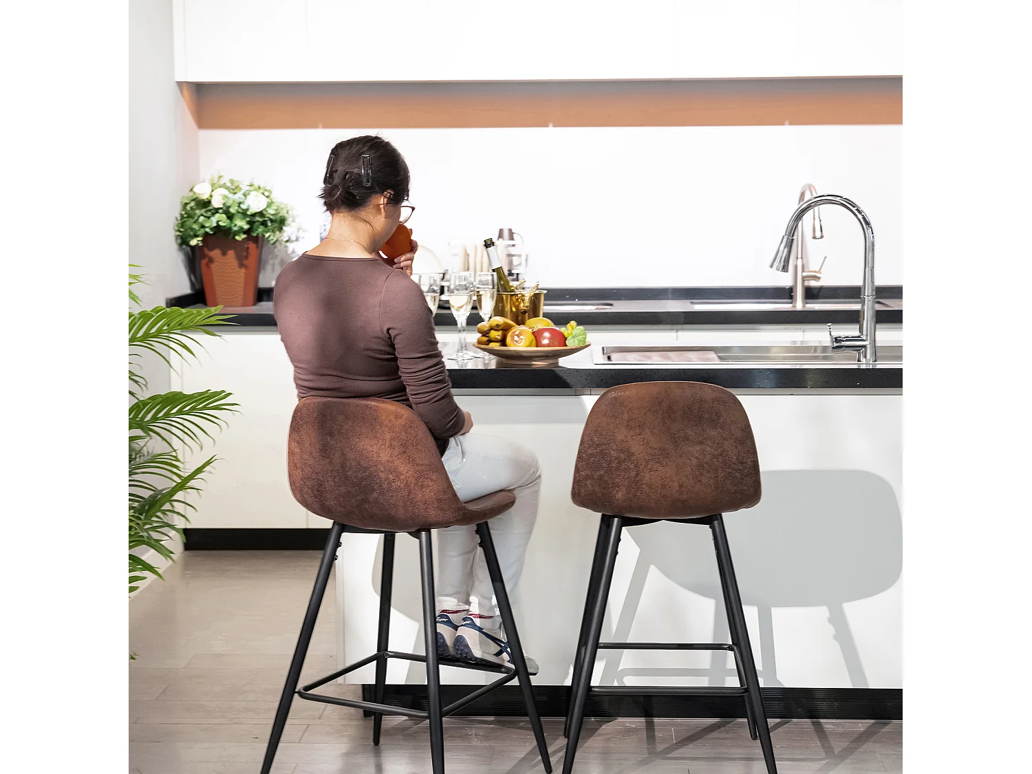 Lot de 2 tabourets de bar rétro vintage tissu suède marron pieds noir CHARLTON MIDBAR SUEDE BROWN A