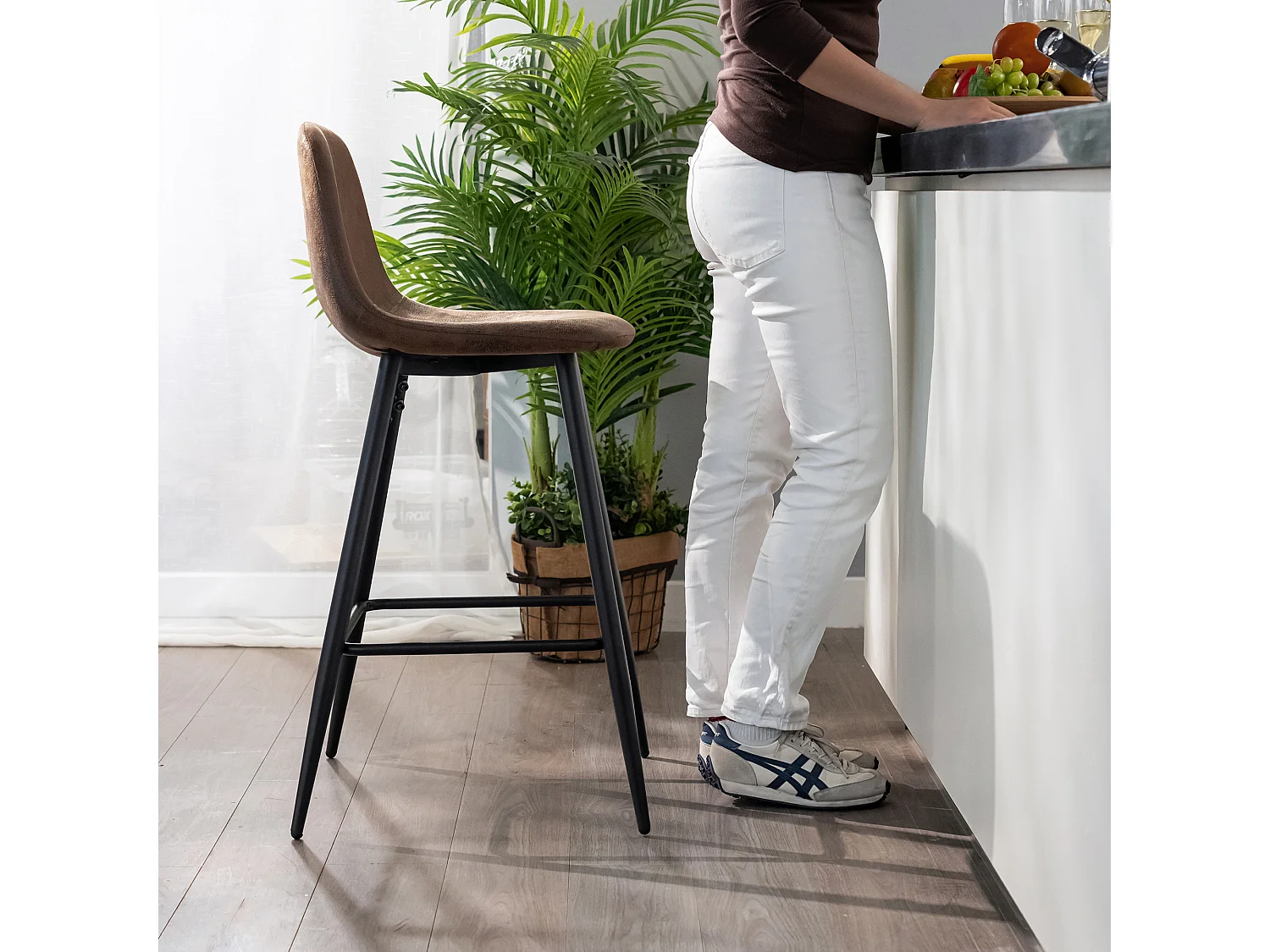 Lot de 2 tabourets de bar rétro vintage tissu suède marron pieds noir CHARLTON MIDBAR SUEDE BROWN A