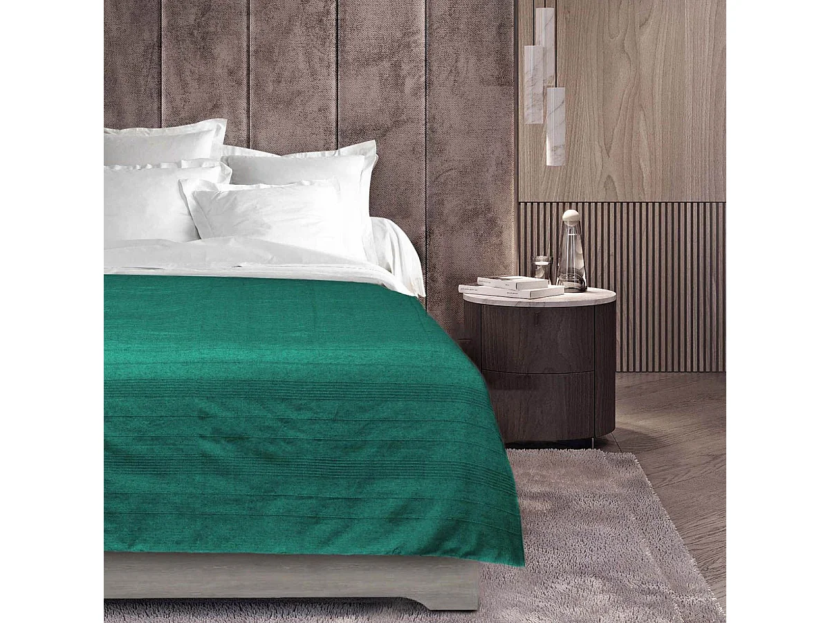 Plaid tinta unita "Lucile" 180x220 cm in policotone smeraldo morbido e resistente, made in India