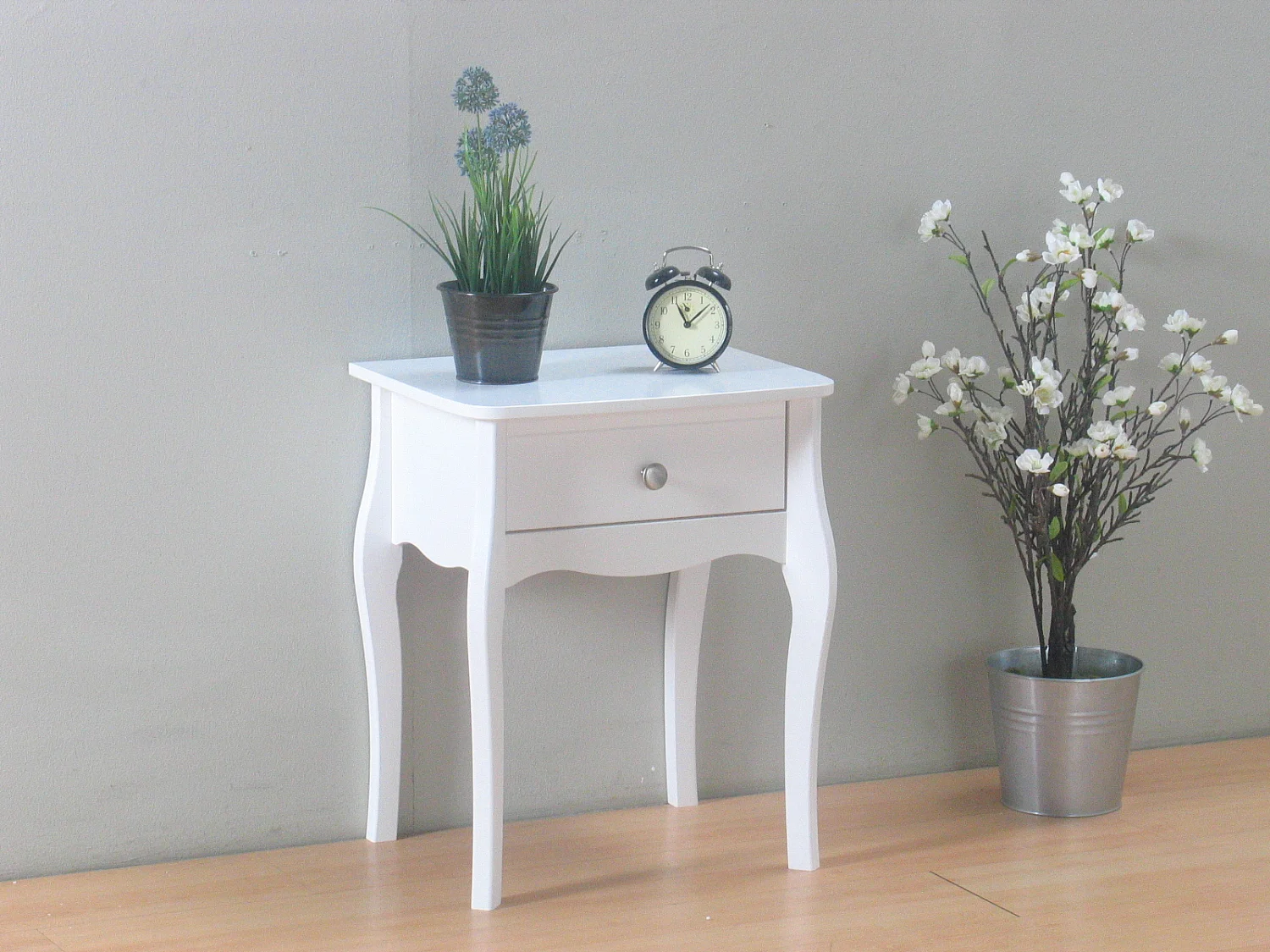 Baroque Nachtschrank mit 1 Schublade in weiss.