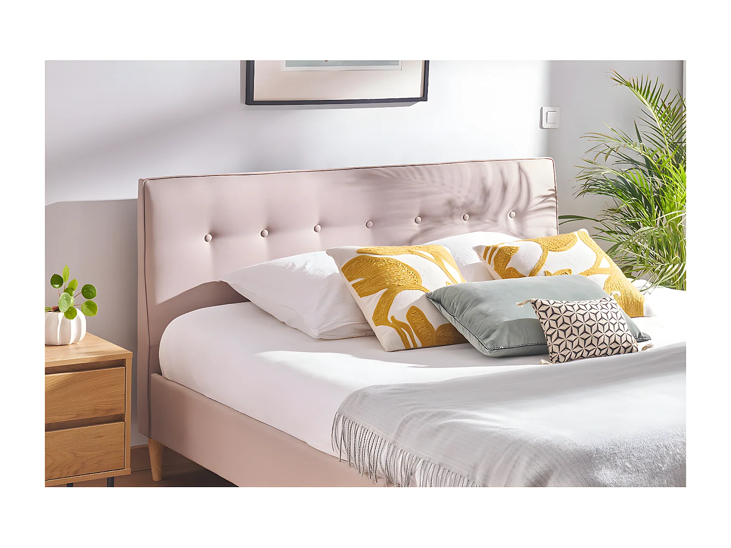 Letto matrimoniale 160x200 cm con testata letto in tessuto beige LEONCE