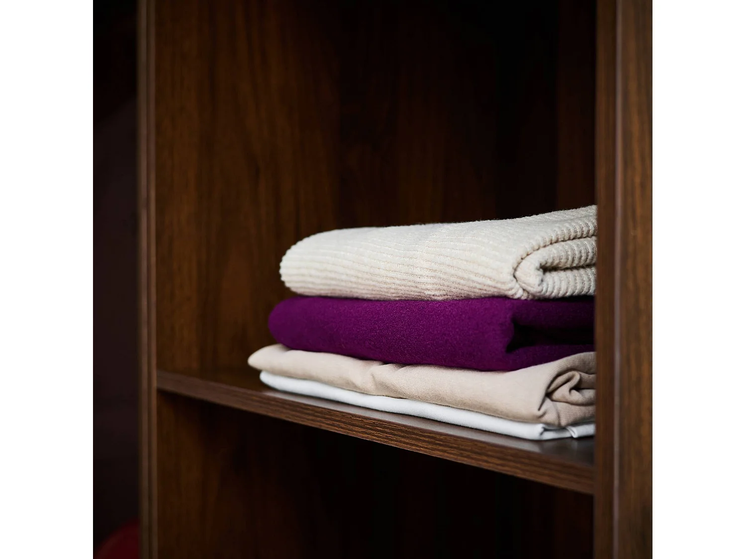 Módulo de vestidor con decoración de madera 4 elementos nogal
