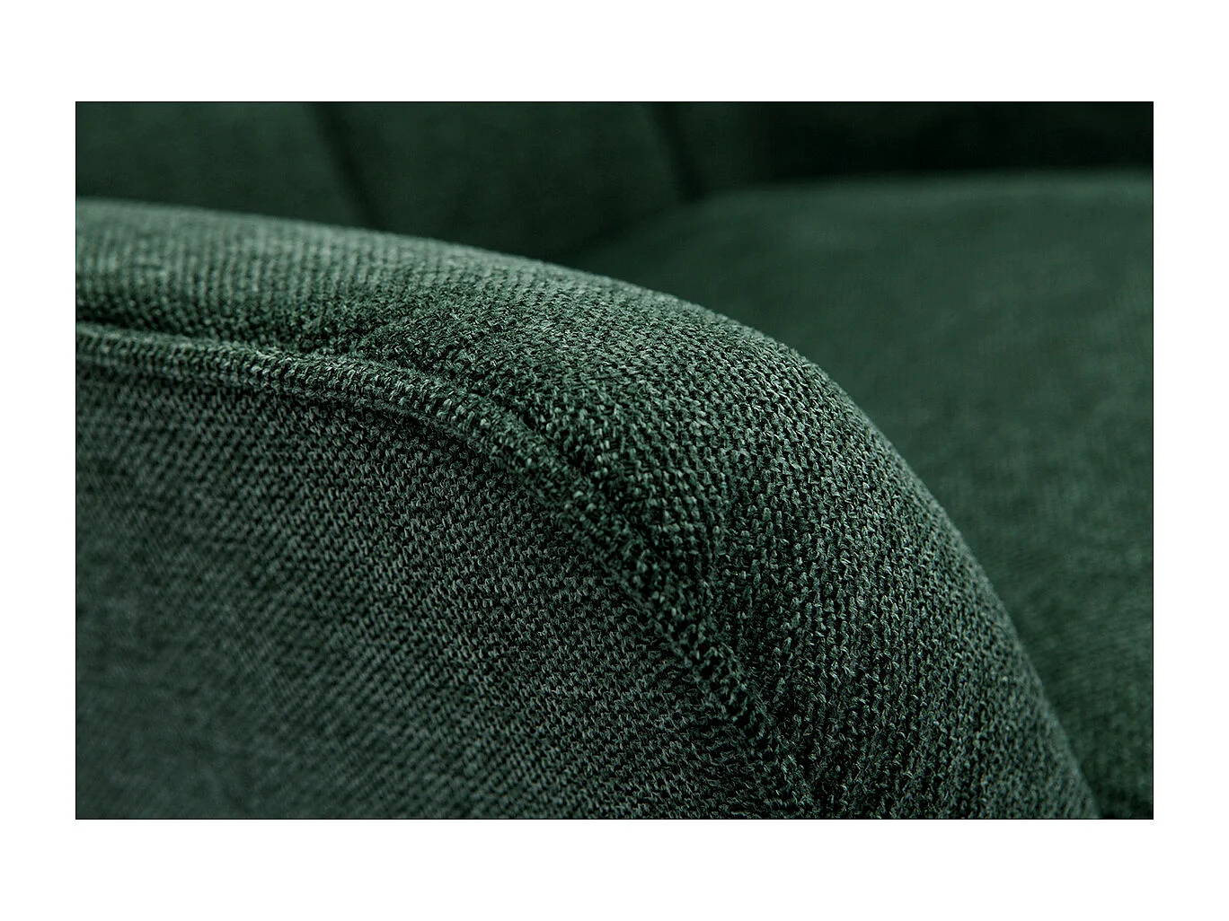 Fauteuil scandinave tissu effet velours texturé vert foncé et bois clair AVERY