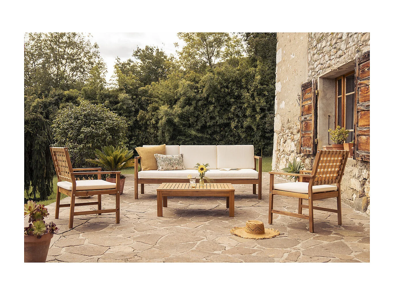 Fauteuils de jardin en bois massif avec coussin blanc et sangles beiges (lot de 2) SANTANA