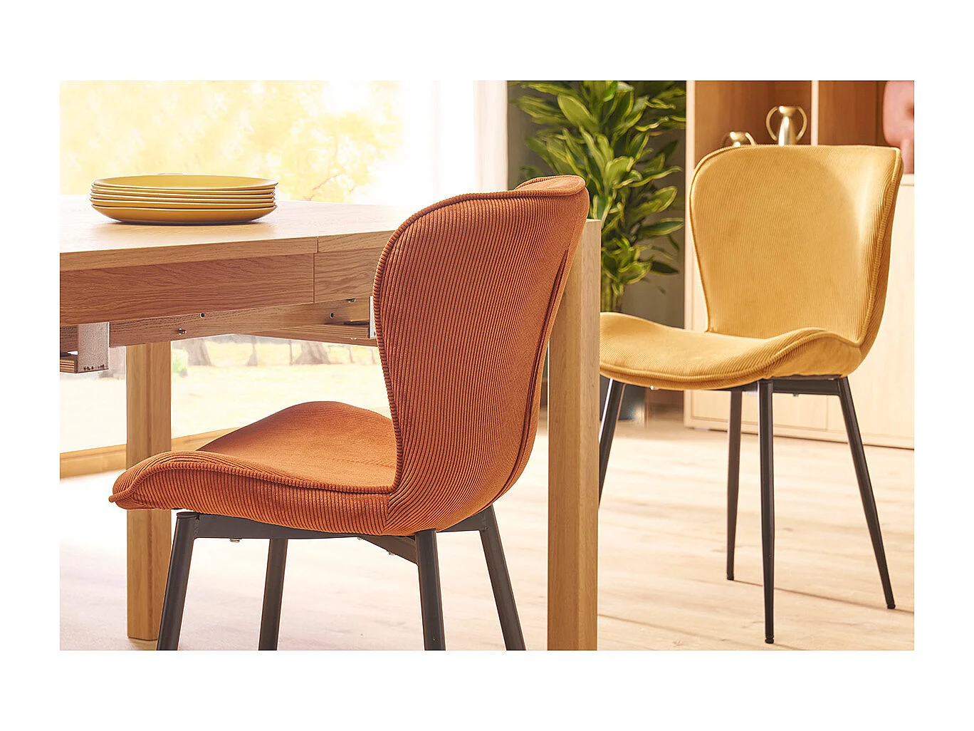 Design-Stühle aus Cordstoff in Terracotta und schwarzem Metall (2er-Set) ADDICT