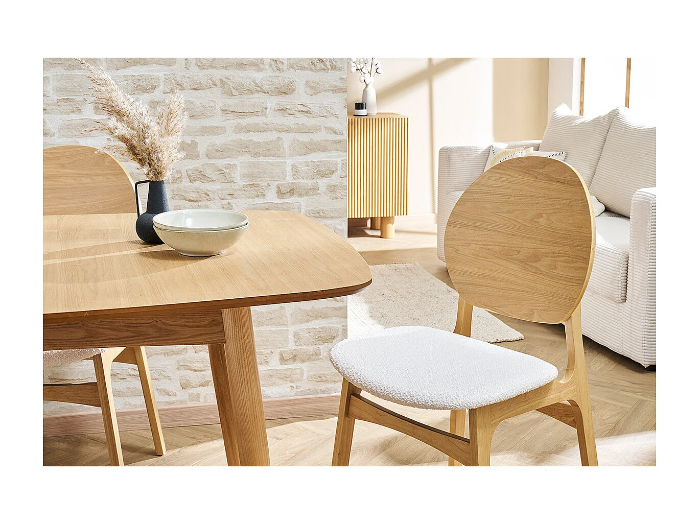 Skandinavische Stühle aus Stoff mit Bouclé-Wolleffekt und hellem Holz (2er-Set) ELTON