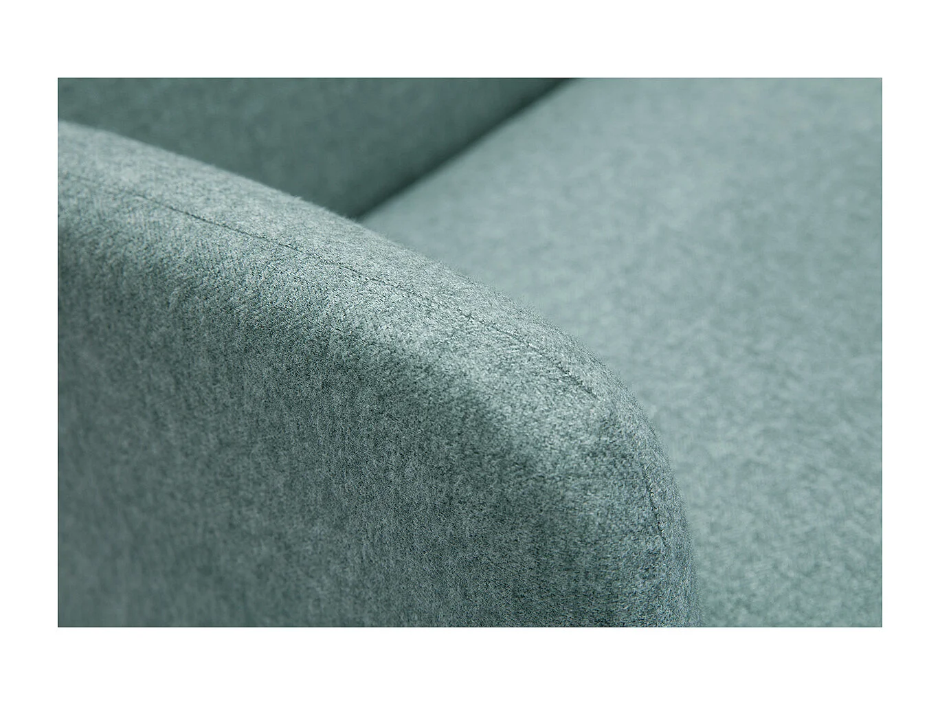 Sofá nórdico 2 plazas de tela verde grisáceo y madera clara ISKO