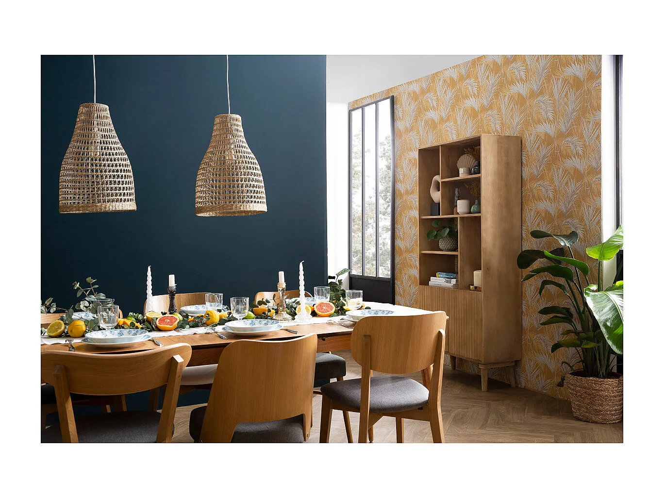 Biblioteca en mango con 2 puertas grabadas RUBIA