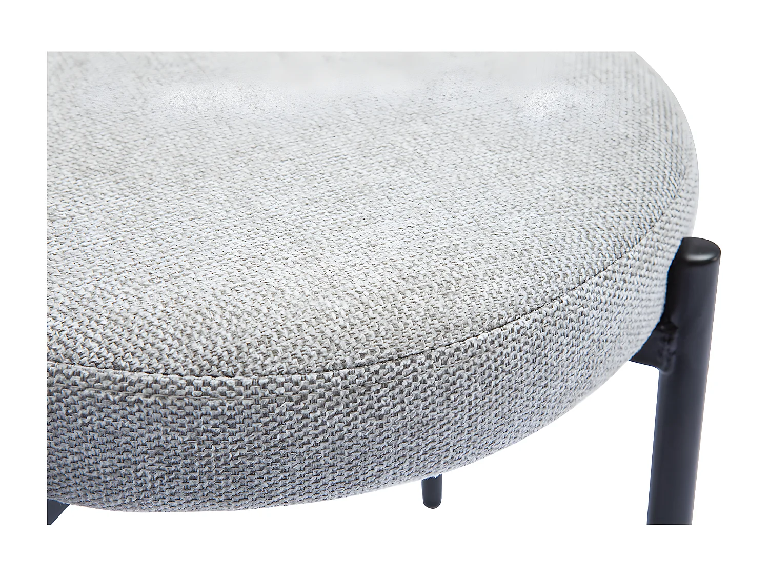 Hocker stapelbar im hellgrauen, texturierten Samtdesign mit schwarzem Metallfuß H41 cm KIKO