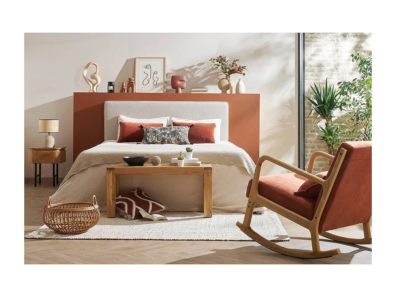 Sedia a dondolo scandinava in tessuto effetto velluto color bruciato e legno massello chiaro DERRY