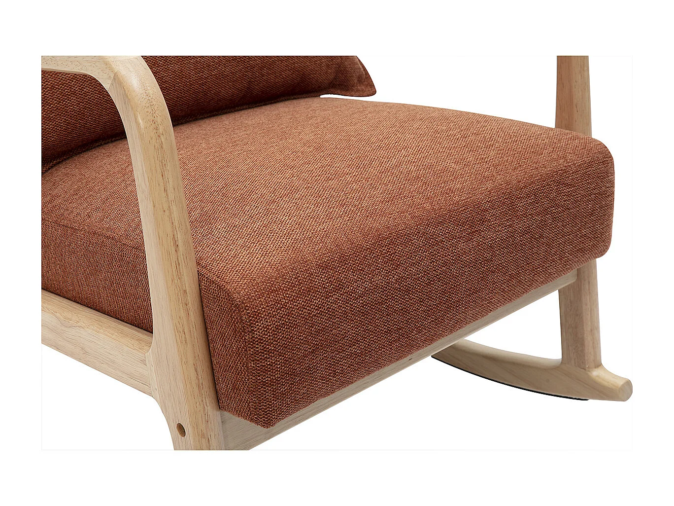 Sedia a dondolo scandinava in tessuto effetto velluto color bruciato e legno massello chiaro DERRY