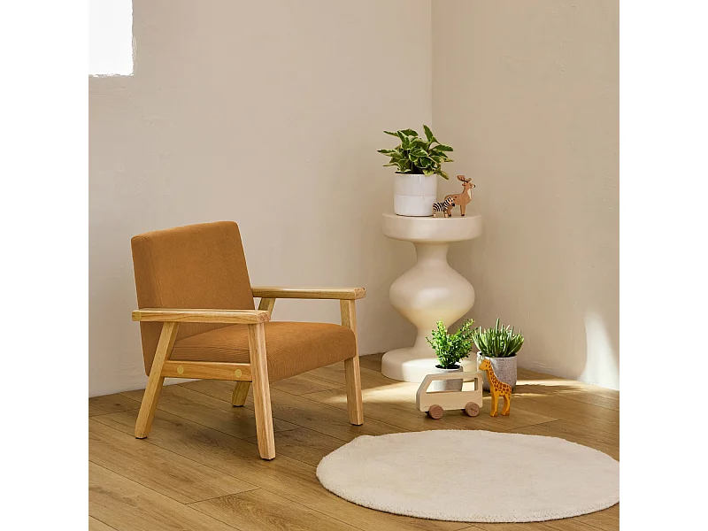 Fauteuil enfant en bois et velours côtelé moutarde. ISAK L 47 x P 43.5 x H 50cm