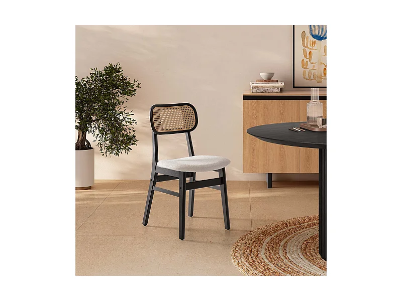 Zestaw 2 krzeseł Boira Black z imitacją tkaniny owczej i syntetycznego rattanu.