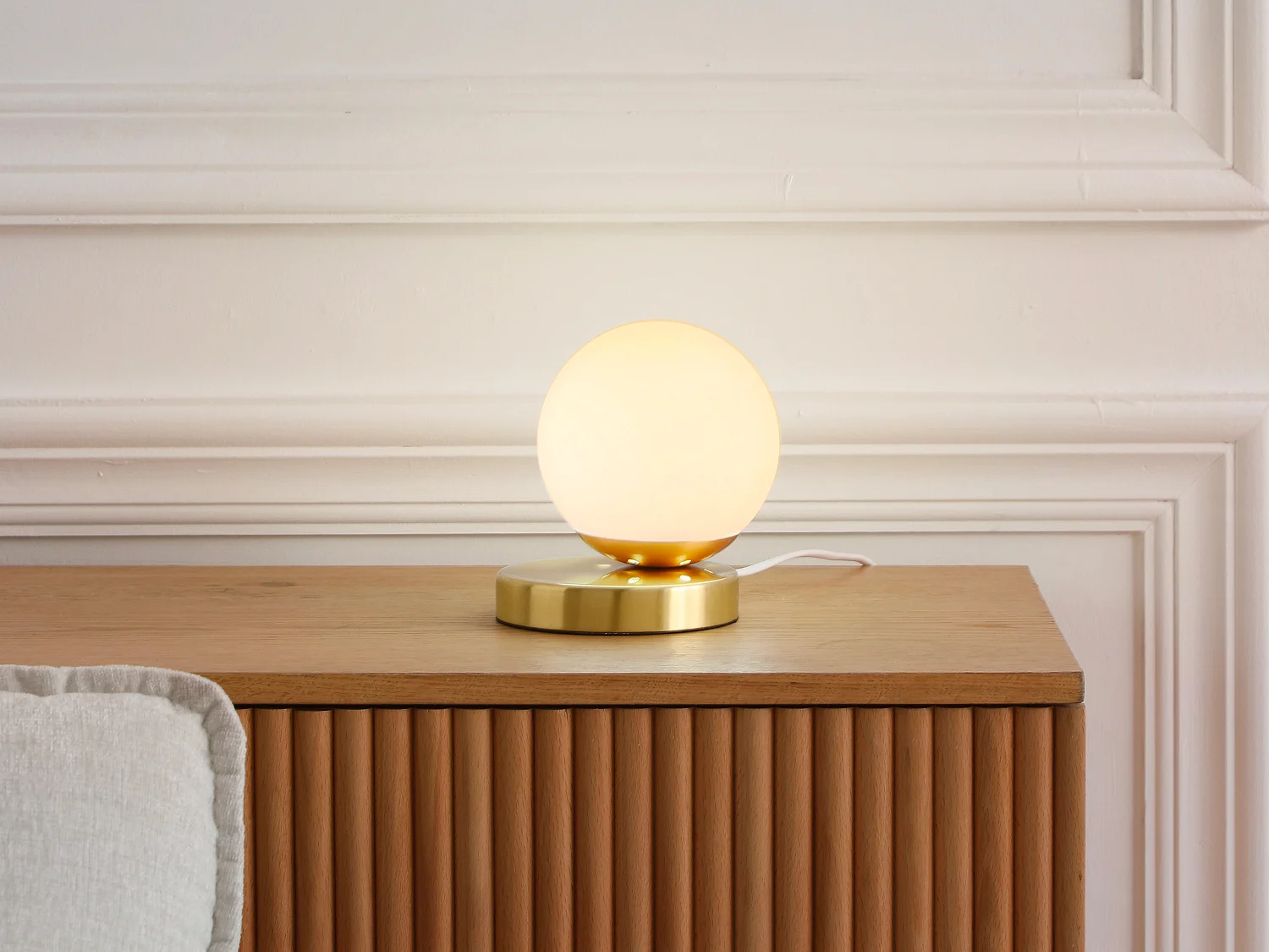 Lampe à poser en laiton brossé -  L.16 x H.15 cm - Doré et blanc - SOFIA