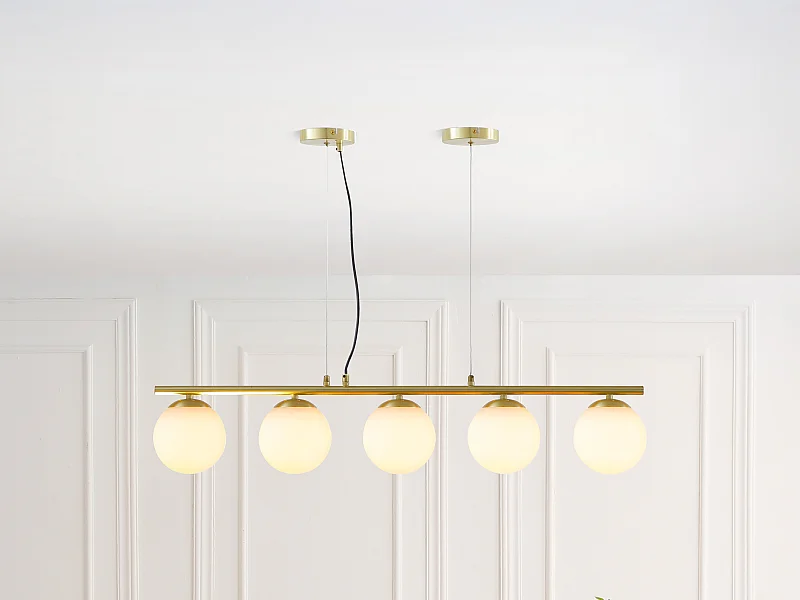 Lustre en métal et verre blanc - 5 globes - L. 100 x H. 120 cm - Doré - SOFIA