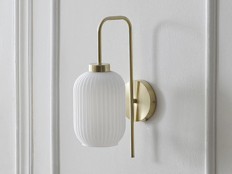 Wandleuchte aus gebürstetem Messing und strukturiertem Weißglas - B. 25 x H. 41 cm - Goldfarben - LOUXOR