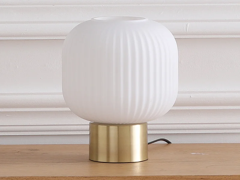 Lampe à poser en laiton brossé et verre texturé blanc - D.20 x H.24 cm - Doré - LOUXOR