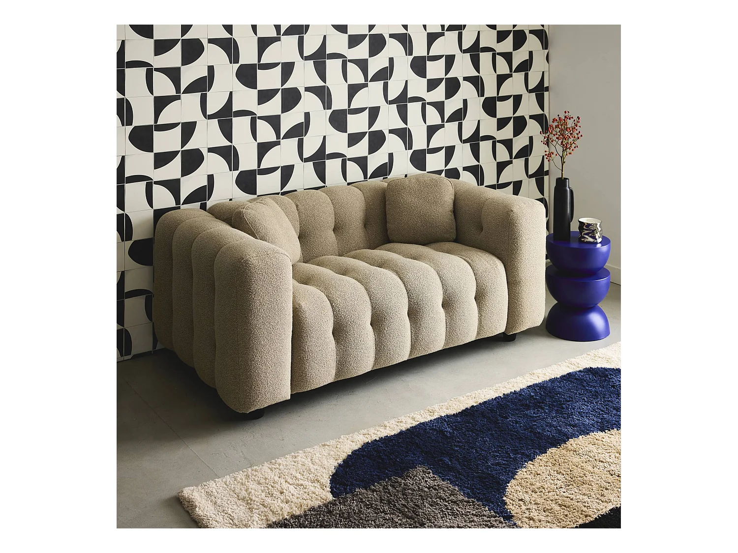 Divano a 2 posti, rivestito in tessuto bouclé testurizzato, beige