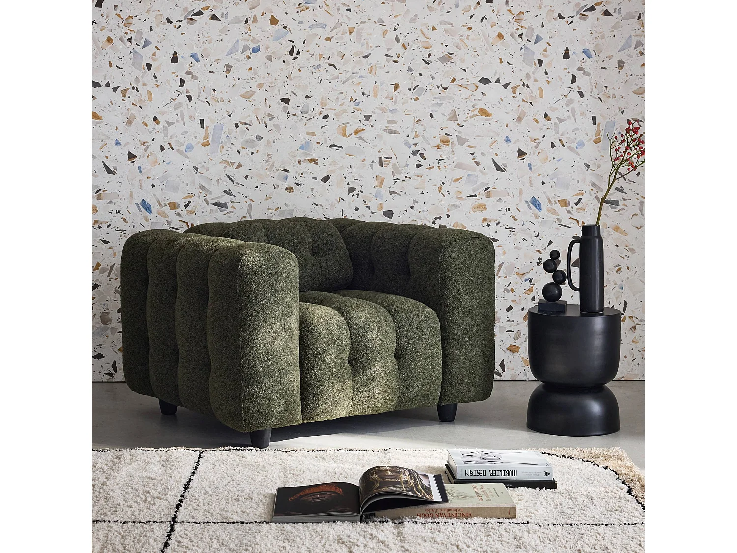 Fauteuil 1 place en bouclette texturée capitonné kaki foncé structure bois d'eucalyptus et contreplaqué