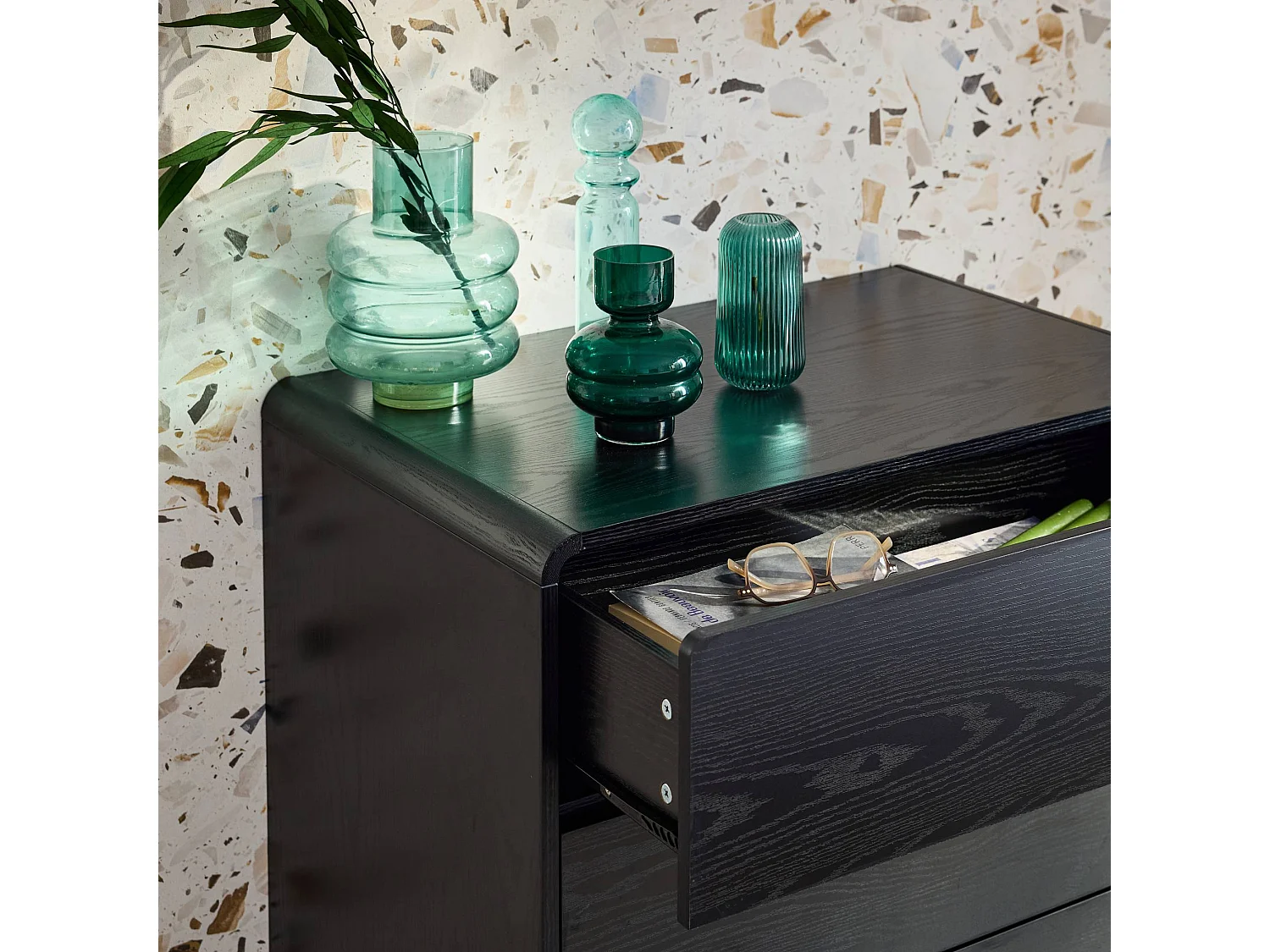 Commode 3 tiroirs effet bois arrondi. noir