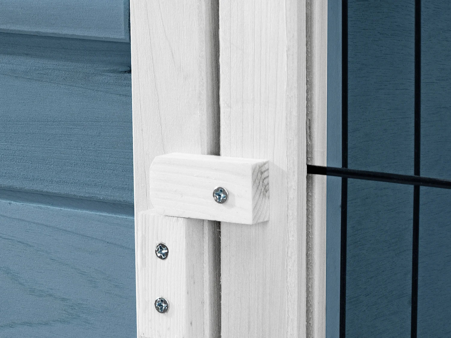 Kaninhus i tre med bein for kaniner og smågnagere - L. 91 x B. 45 x H. 70 cm - Blå og Hvit - LAPIUS