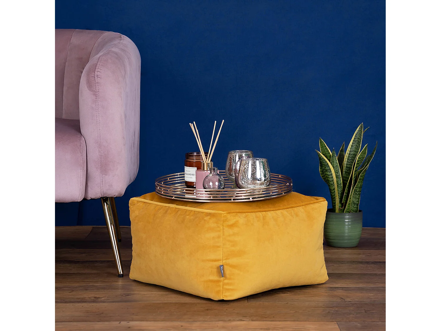 Pouf repose-pieds carré velours jaune ocre - AMARA