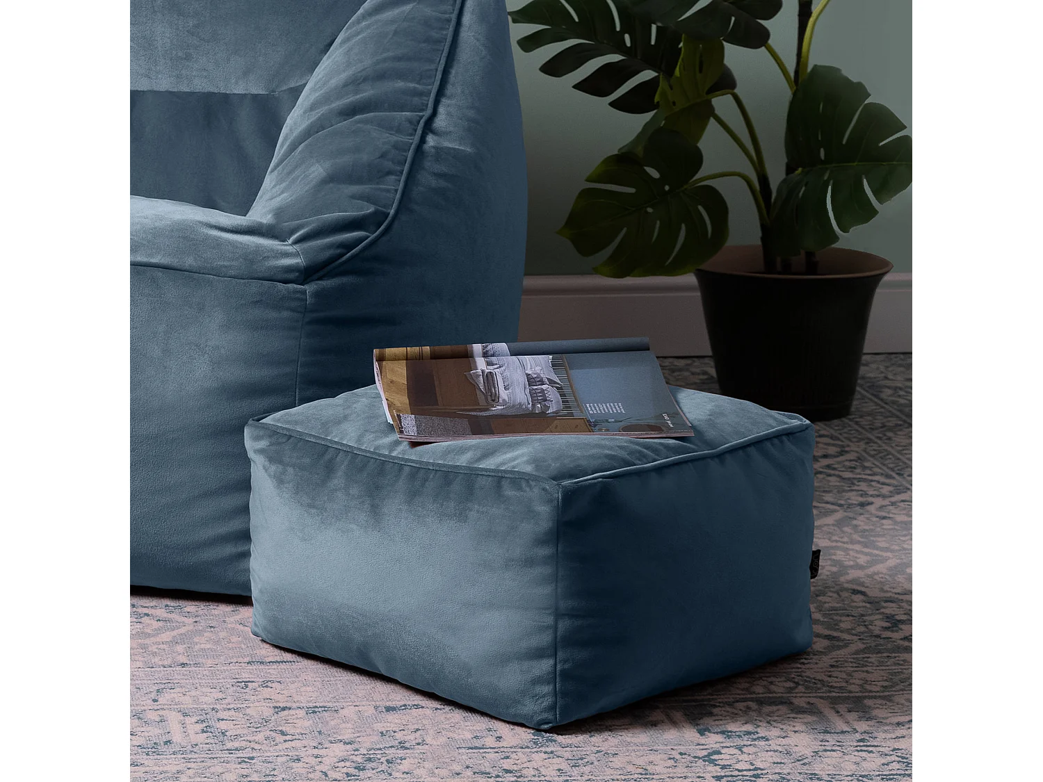 Pouf repose-pieds carré velours bleu minéral - AMARA