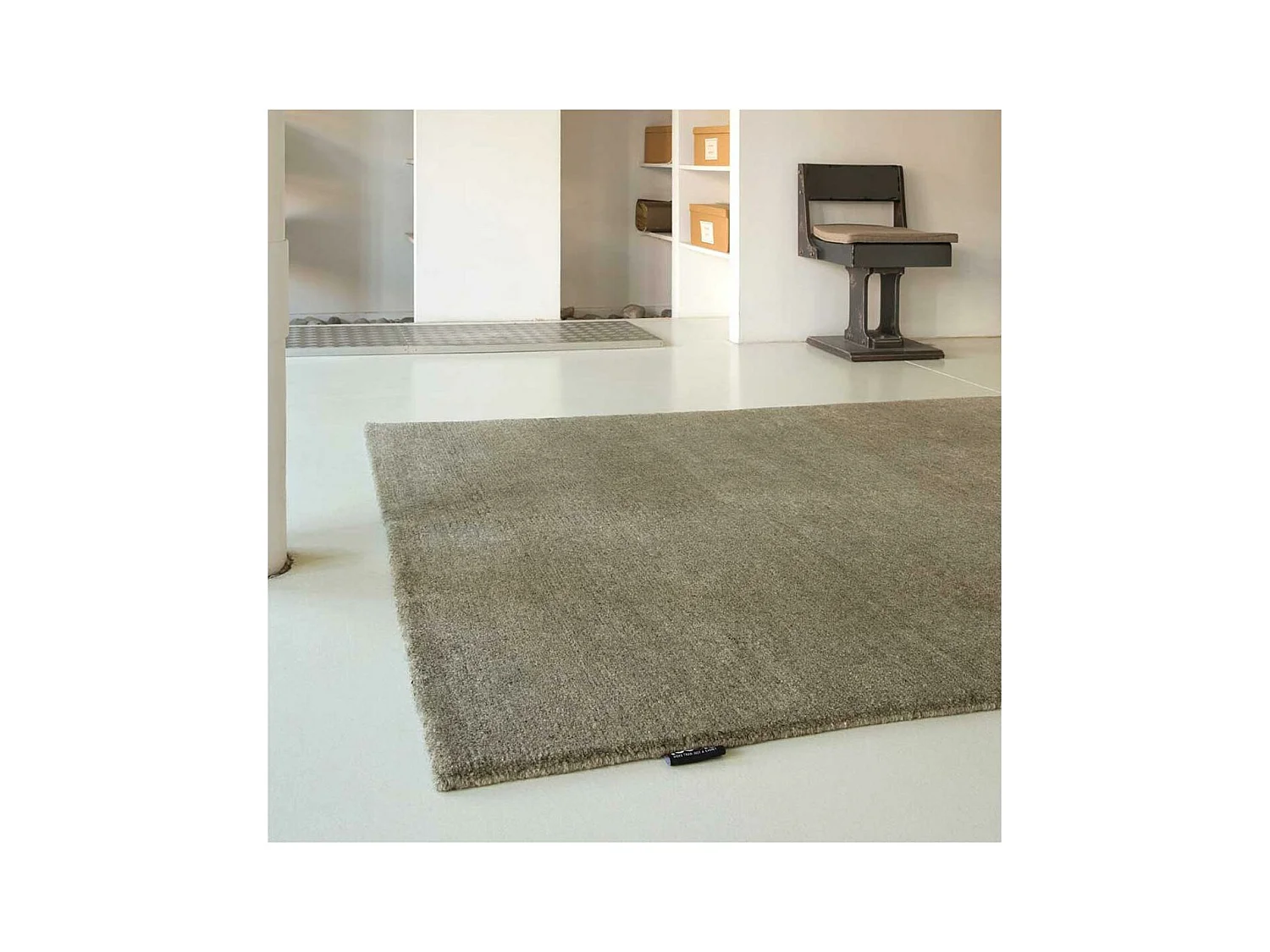 tapis salon 140x200 fait main en laine gris rectangle LOOK 418