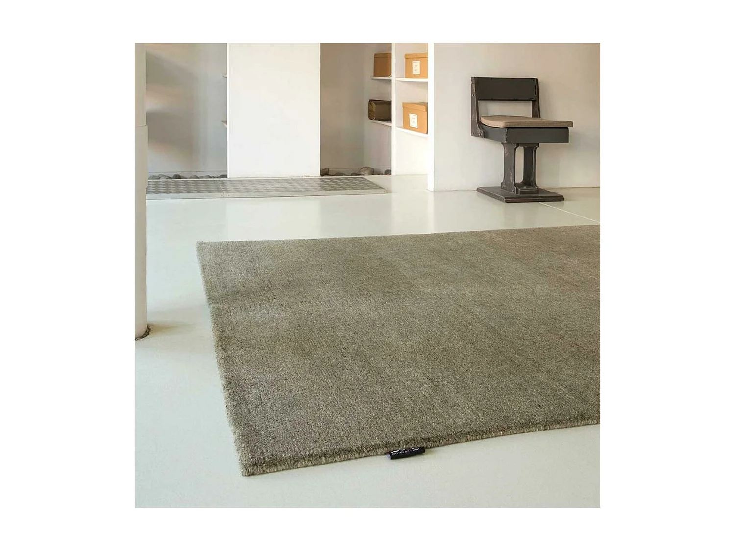 tapis salon 140x200 fait main en laine gris rectangle LOOK 418