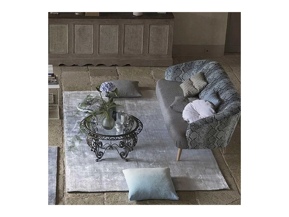 tapis salon 160x260 fait main en viscose bleu clair rectangle motif simple PHIPPS